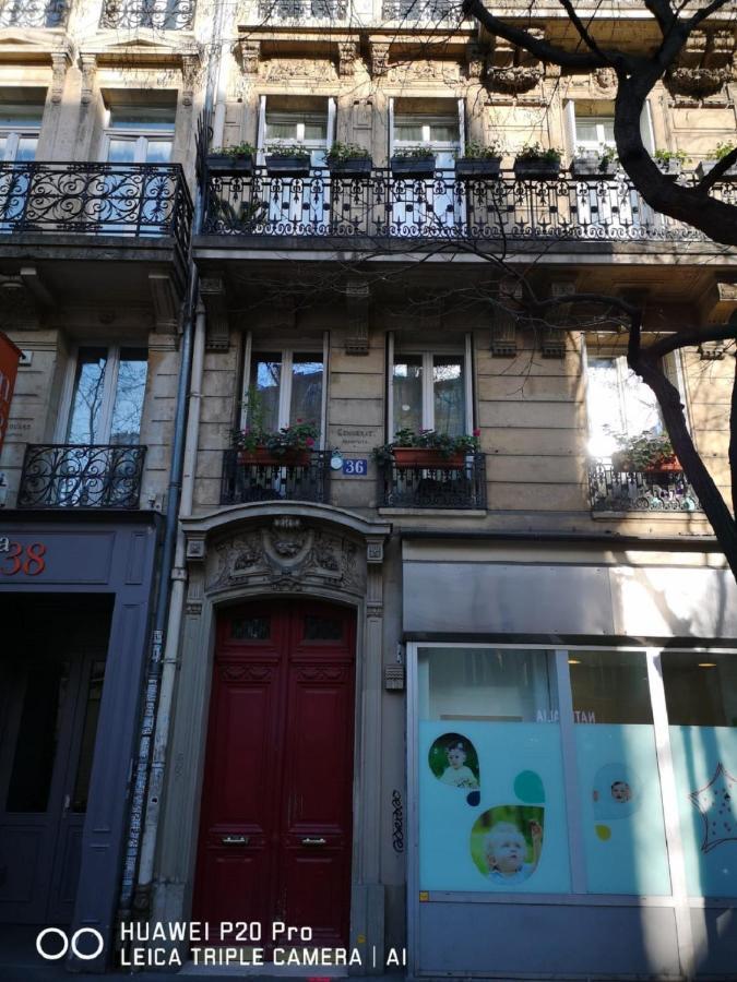 08 Design Flat Republique Apartment Paris Luaran gambar